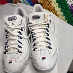 Fila athletic shoes  size 13 for men with pockets. 11x569LT-115.  SOLD